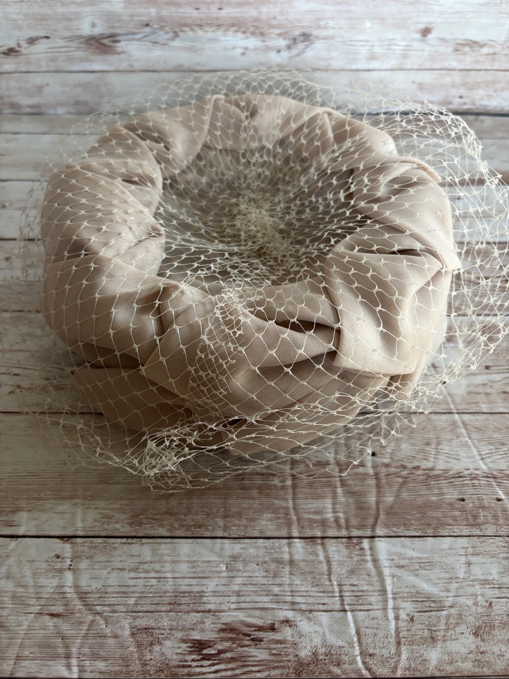 Vintage Beige Veiled Pillbox Hat - Picture 8 of 8